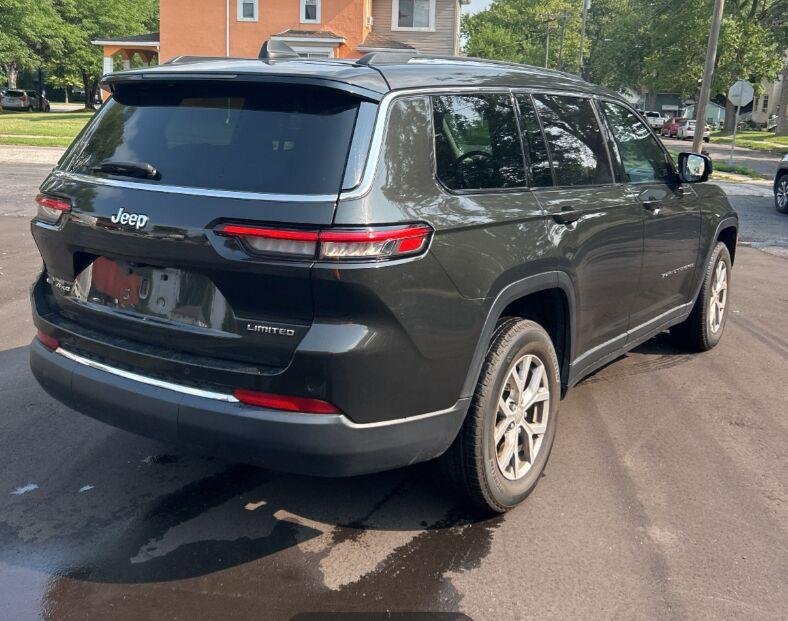 Used 2021 Rocky Mountain Pearlcoat Jeep Limited image 3