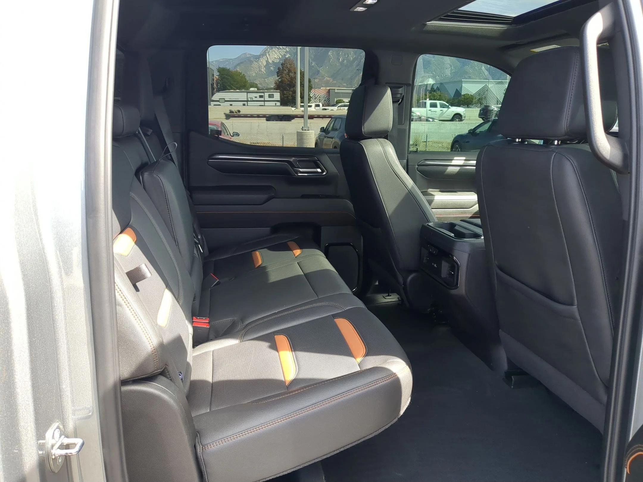 Used 2024 Sterling Metallic GMC AT4 image 29