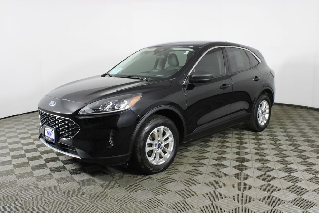 Used 2022 Black Ford SE image 3