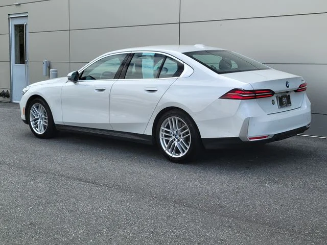 Used 2025 White Metallic BMW 530i image 3