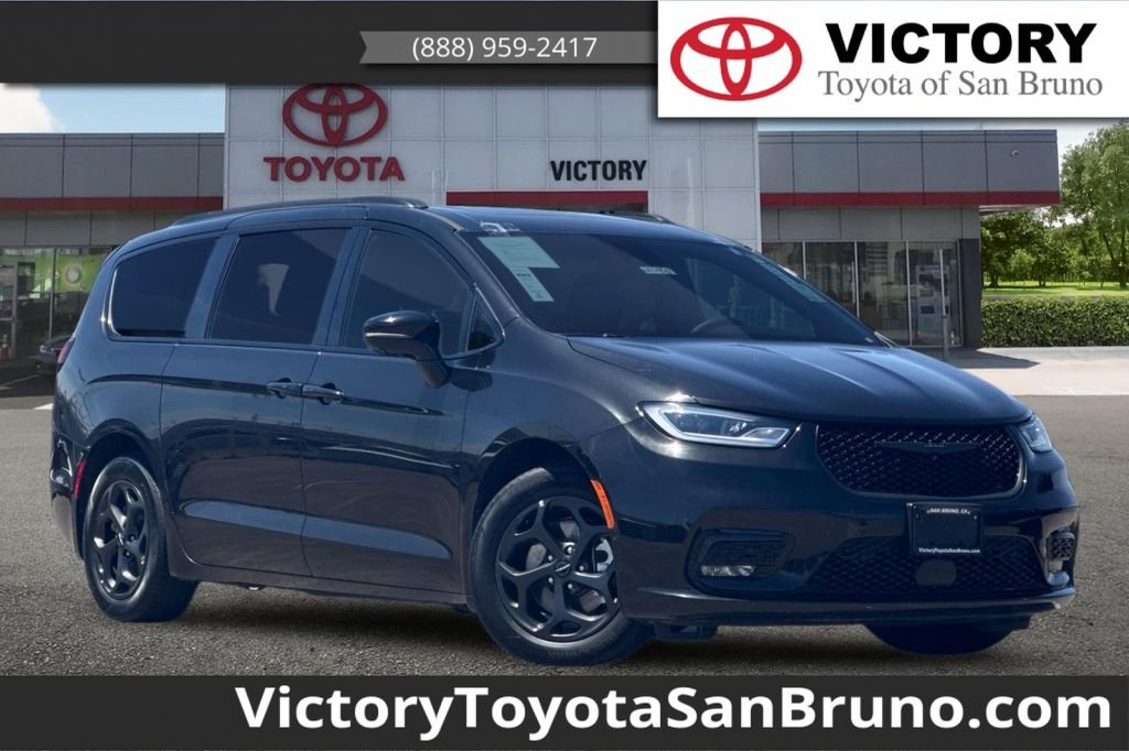 2024 Chrysler Pacifica Hybrid Select Premium S-Appearance PHEV's photo