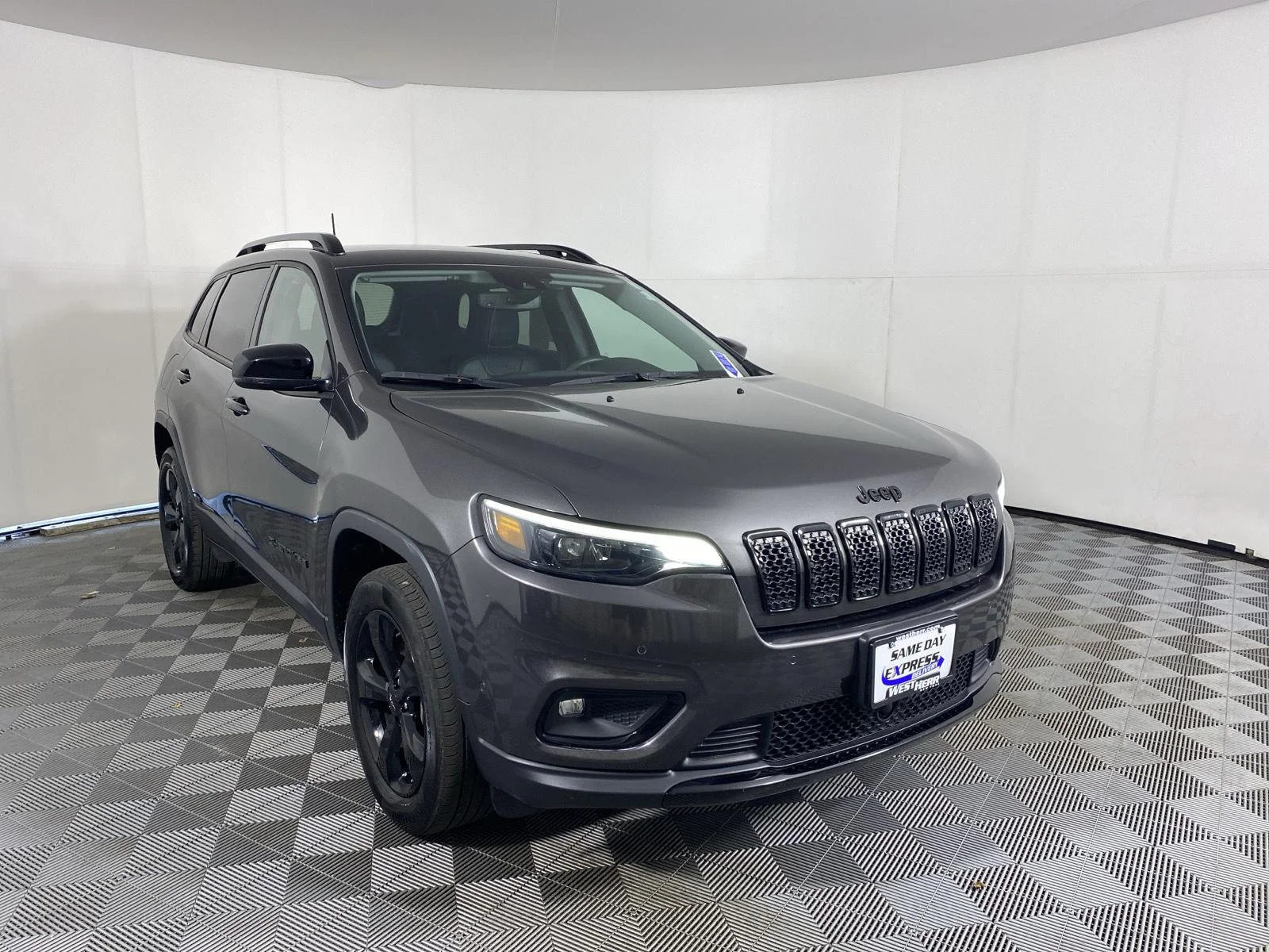 Used 2023 Granite Crystal Metallic Clearcoat Jeep Altitude Lux image 11