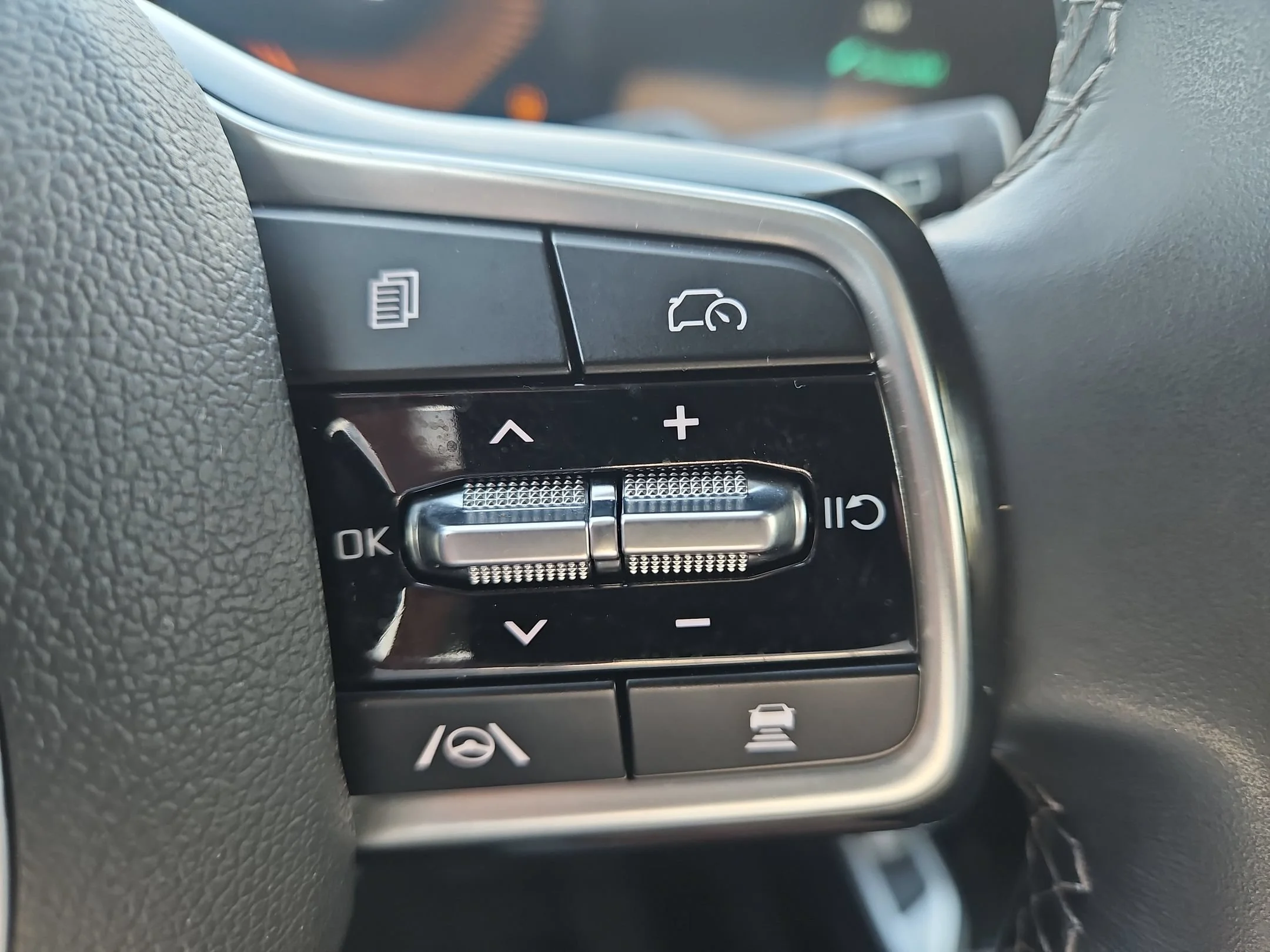 Used 2025 Wolf Gray Kia EX image 29