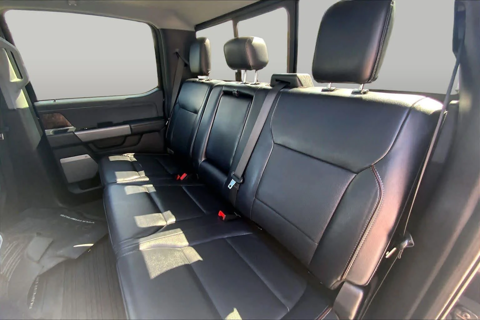 Certified Used 2024 Agate Black Ford LARIAT image 21