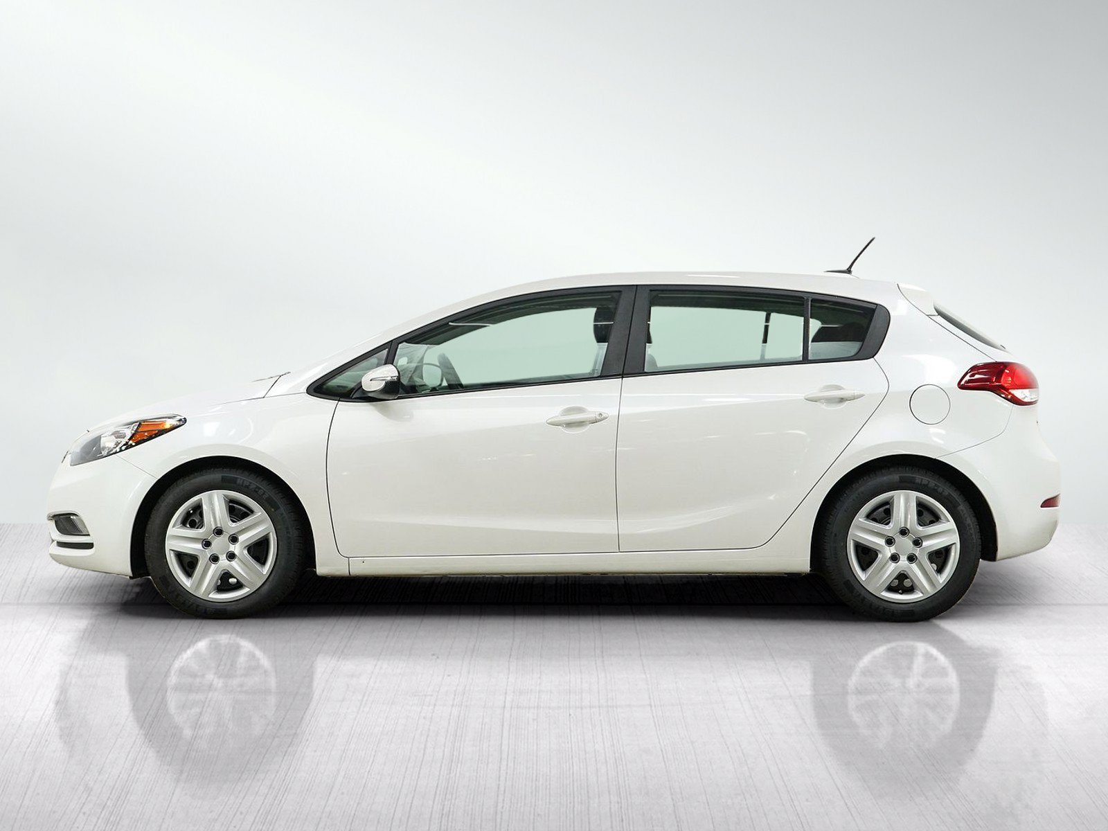 Used 2016 Kia Forte5 LX with VIN KNAFK5A87G5591184 for sale in South Saint Paul, Minnesota