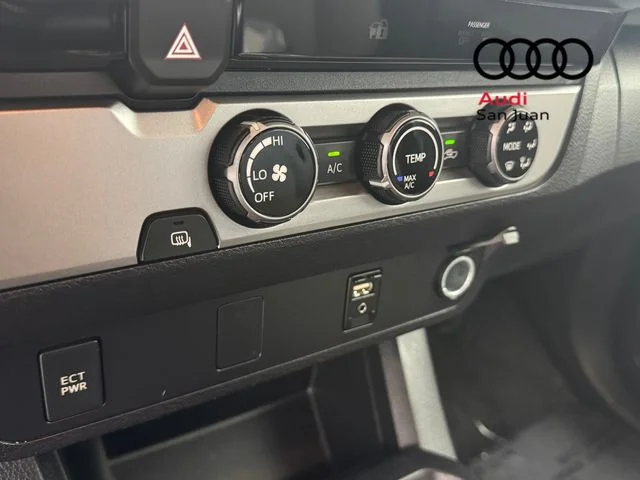 Used 2017 White Toyota SR5 image 32