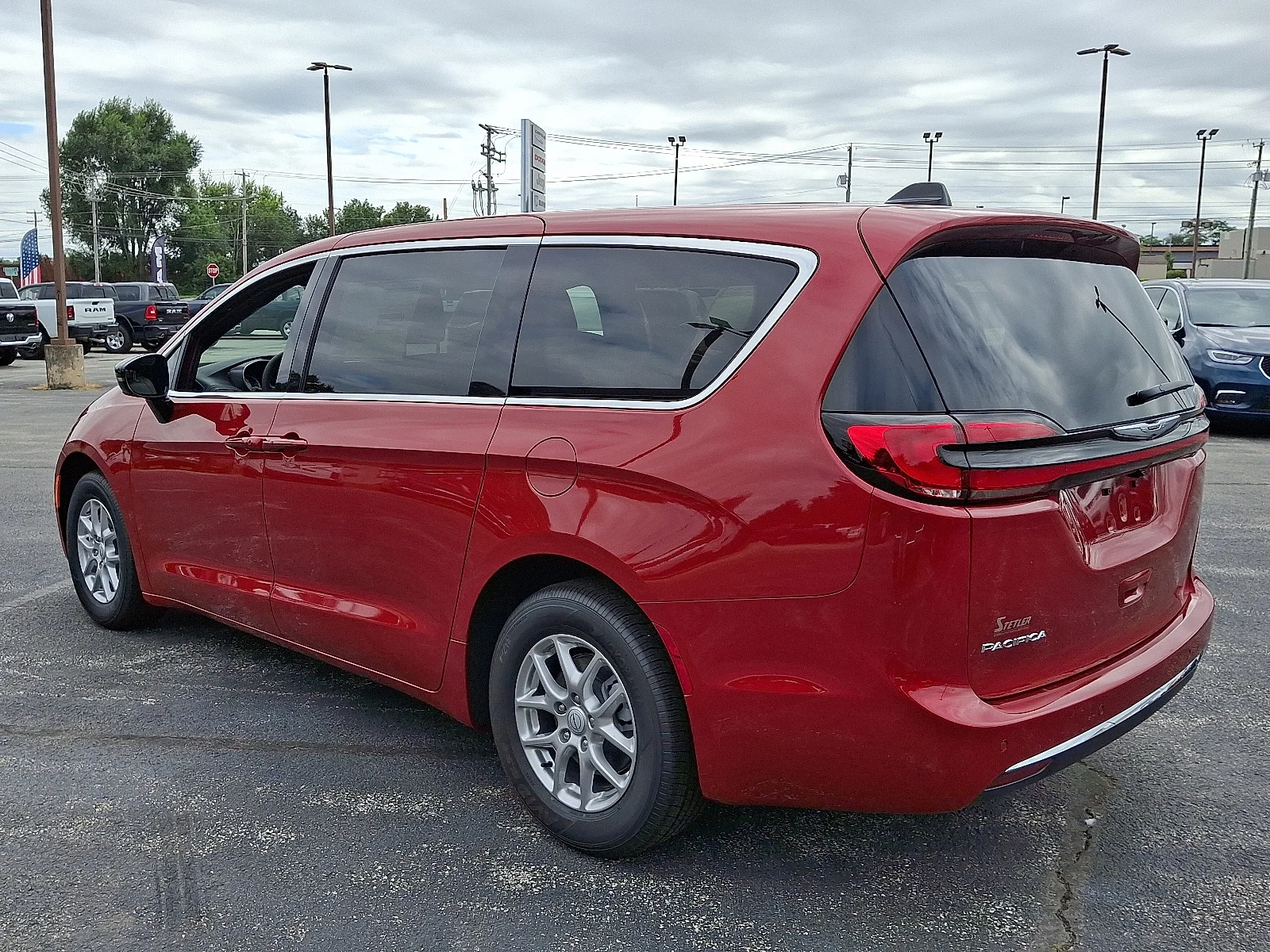 New 2026 Red Hot Pearl-Coat Exterior Paint Chrysler Select image 6