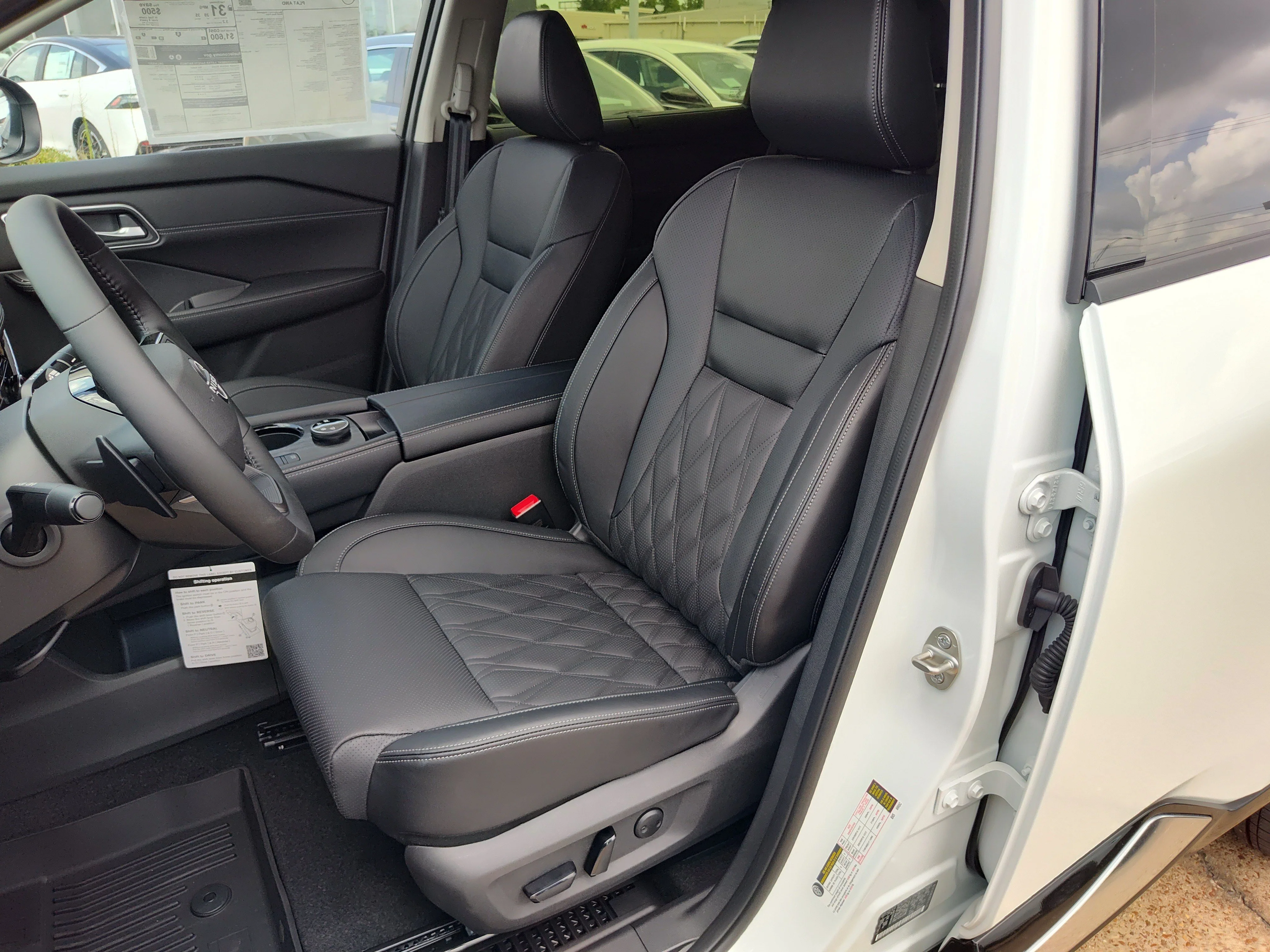 New 2026 Everest White Pearl TriCoat / Super Black Two-tone Nissan Platinum image 6