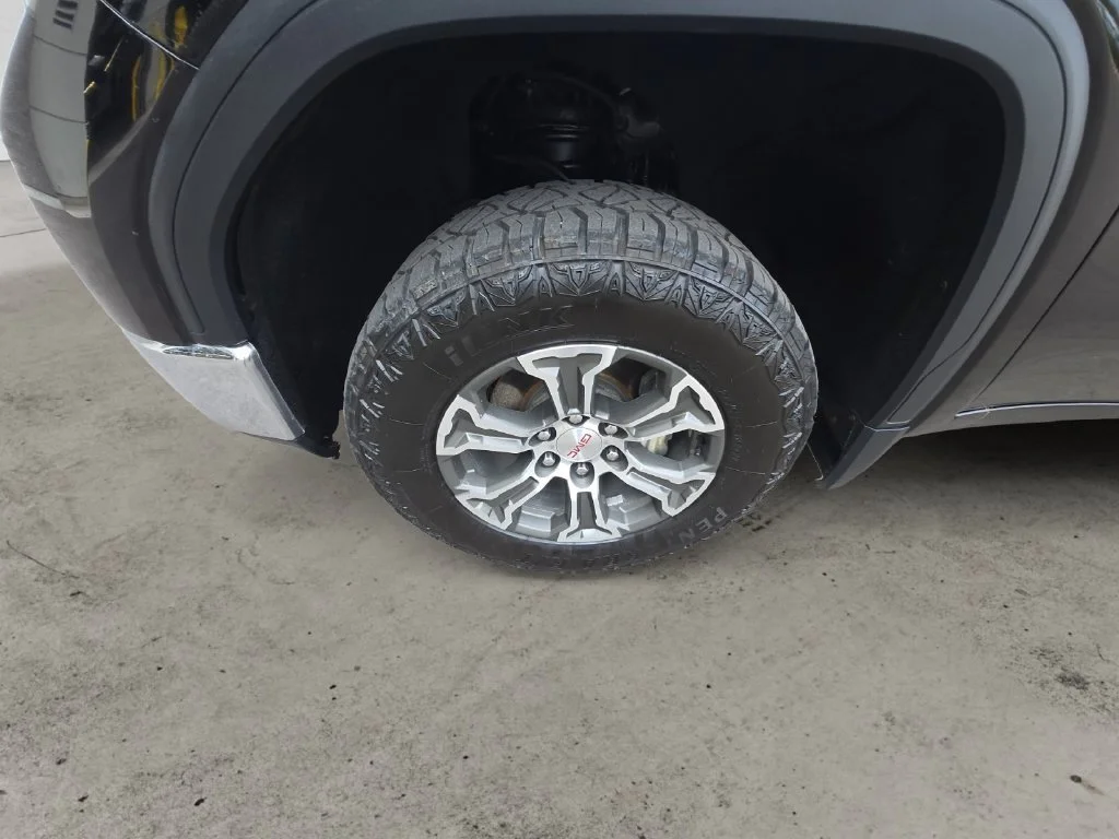Used 2019 Onyx Black GMC SLE image 13