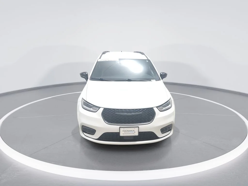 Used 2024 White Chrysler Touring L image 2