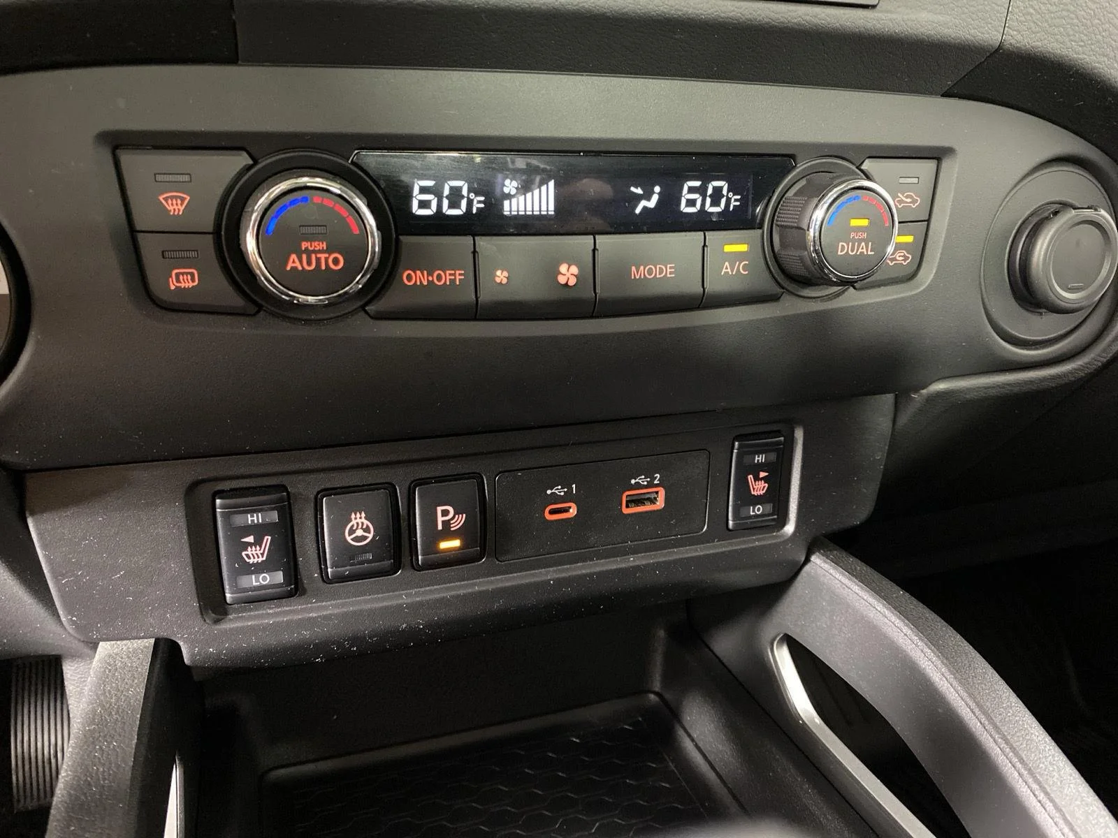 Used 2024 Wh Nissan SL image 19