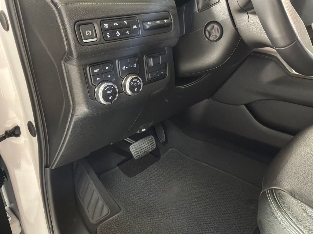 Used 2024 White GMC Denali image 12