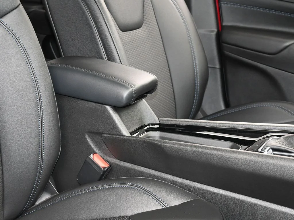 New 2026 Red Hot Pearlcoat Jeep Latitude image 36