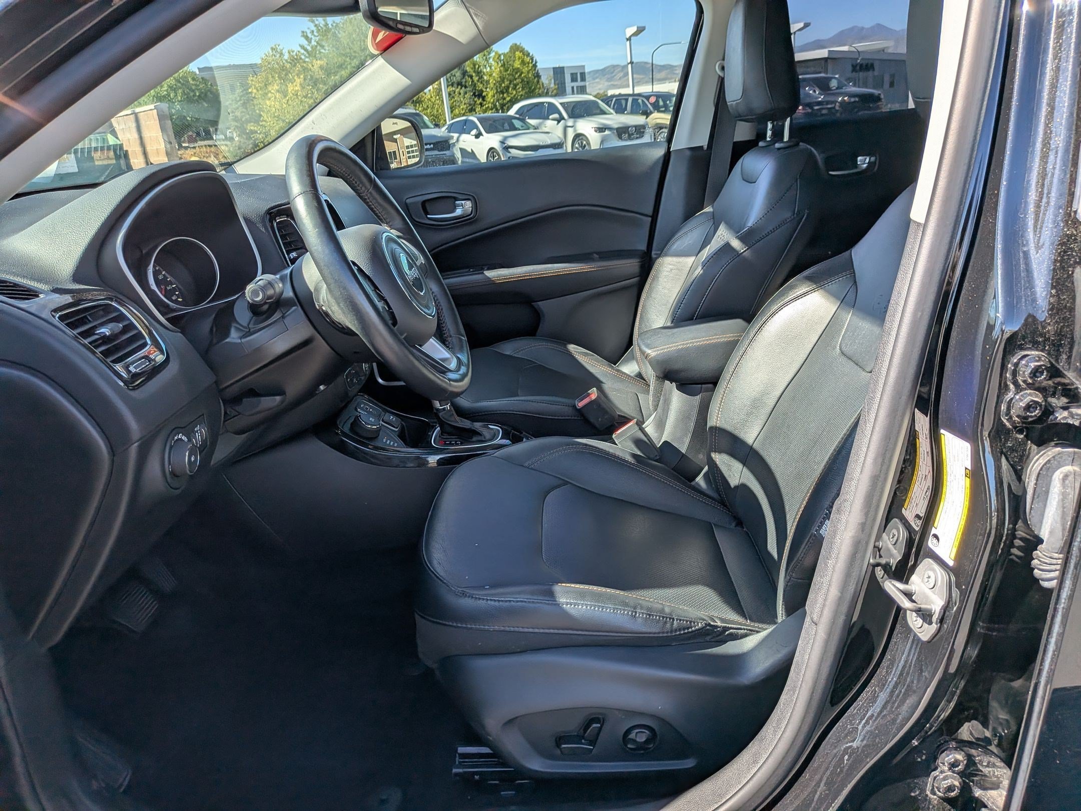 Certified Used 2019 Diamond Black Crystal Pearlcoat Jeep Limited image 27