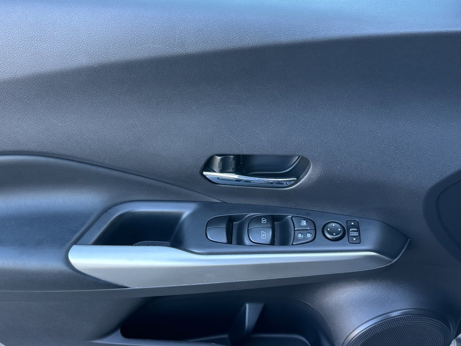 Used 2019 Gun Metallic Nissan SR image 10