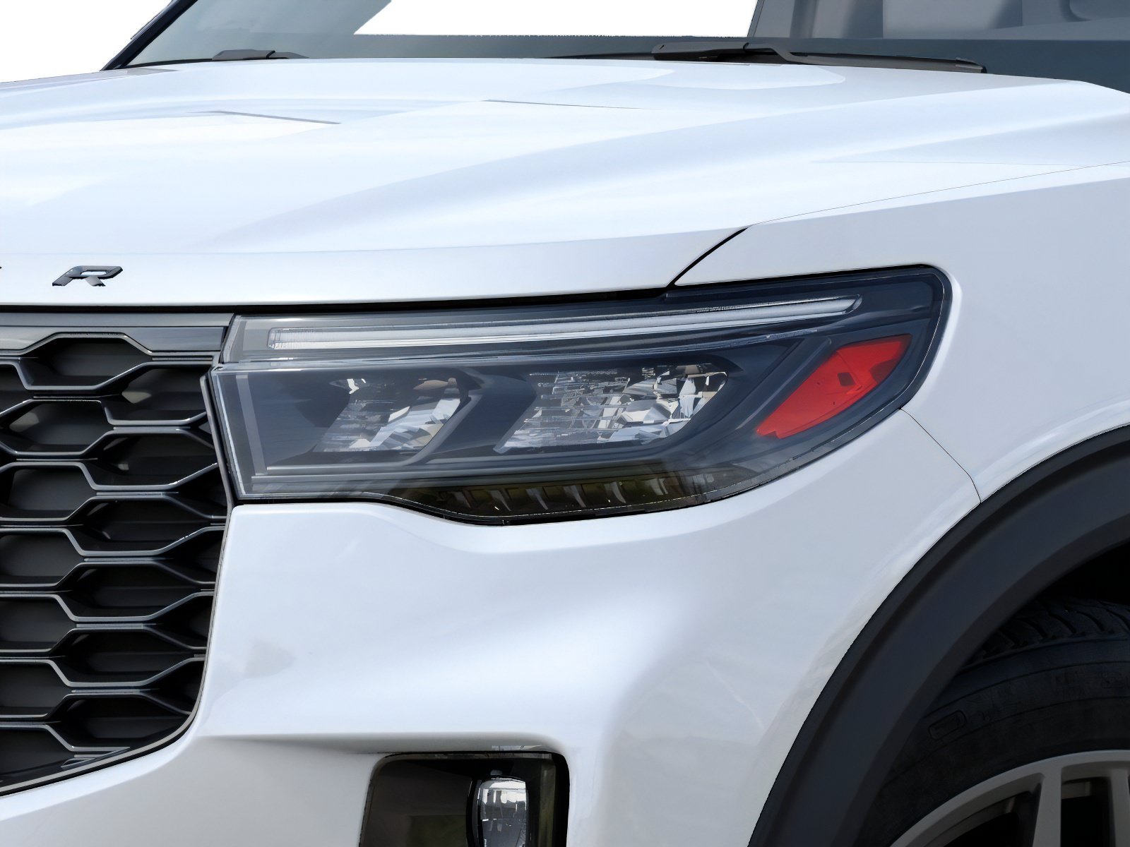 New 2027 Star White Metallic Tri-Coat Ford ST-Line image 17