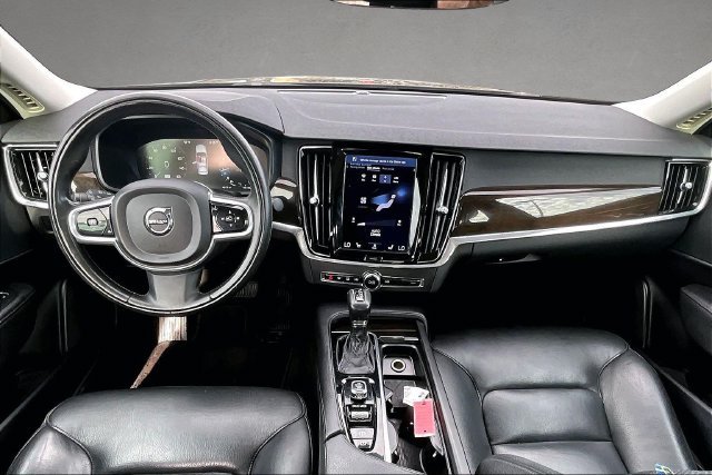 Used 2018 Black Stone Volvo T5 Momentum image 12