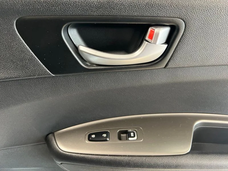 Used 2020 White Kia S image 14