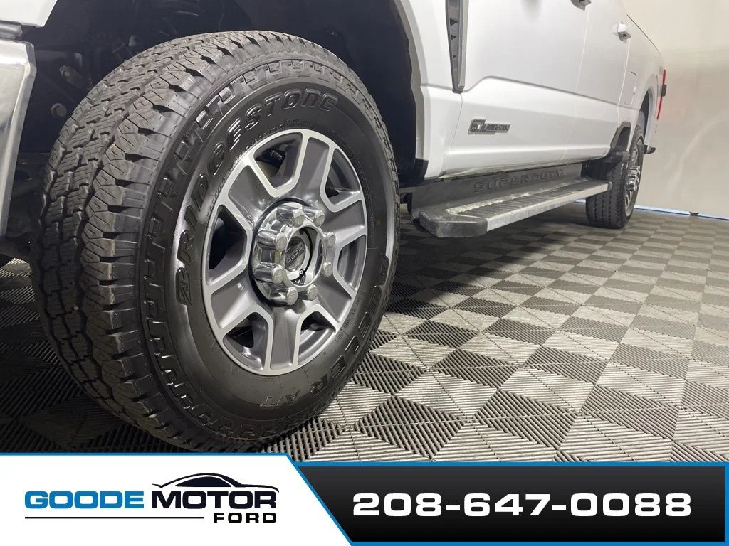 Certified Used 2023 Oxford White Ford Lariat image 27