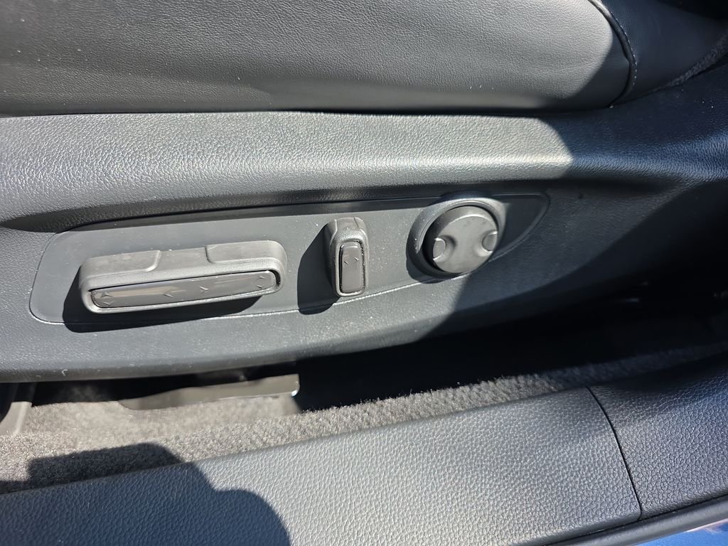 Used 2024 Blue Honda EX-L image 19