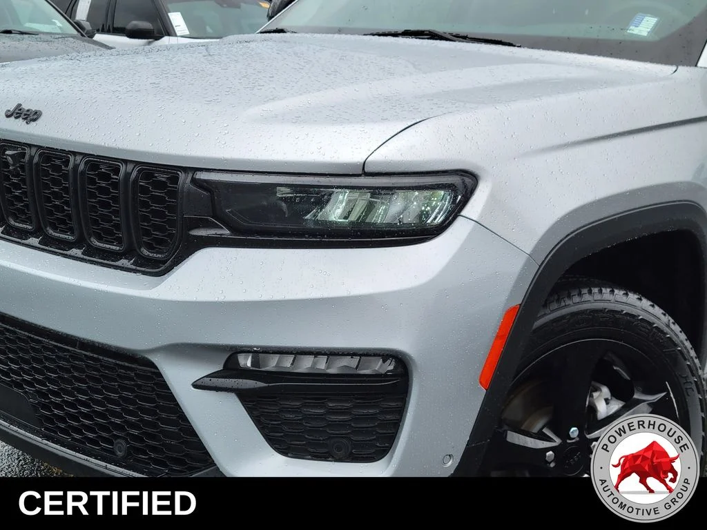 Used 2023 Silver Jeep Limited image 11