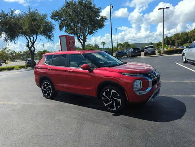 2024 Mitsubishi Outlander SE