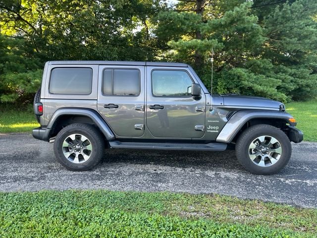 Used 2022 Crystal Metallic Jeep Unlimited Sahara image 2