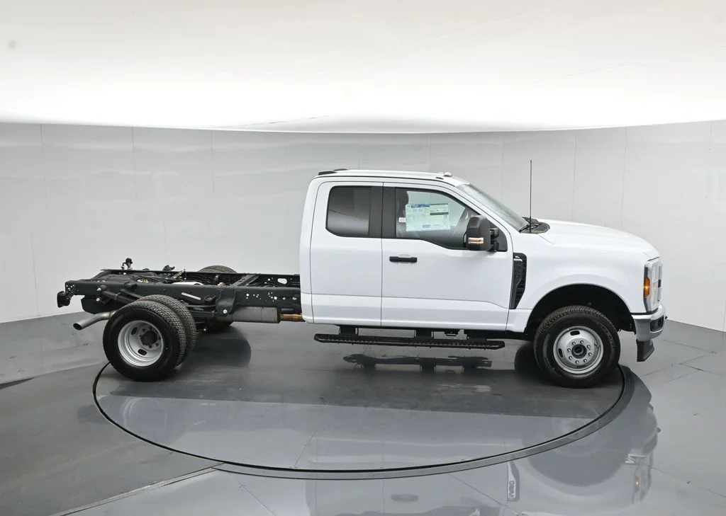 New 2026 Oxford White Ford XL image 49