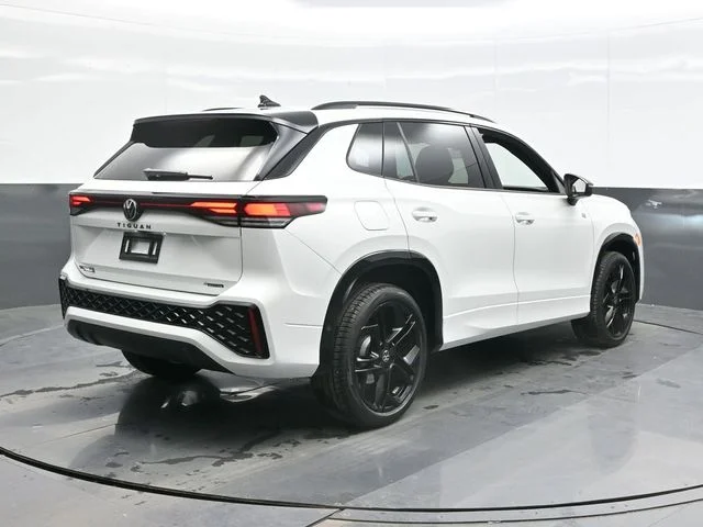2026 Volkswagen Tiguan SE R-LINE BLACK - Photo 9