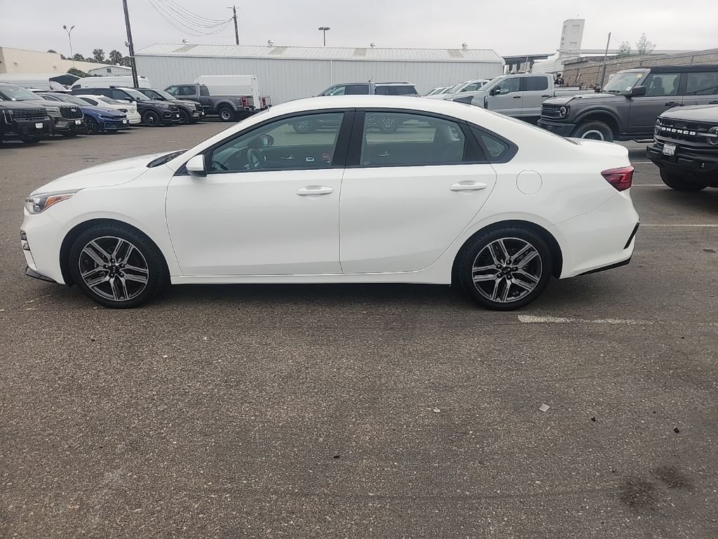 Used 2019 White Kia S image 9