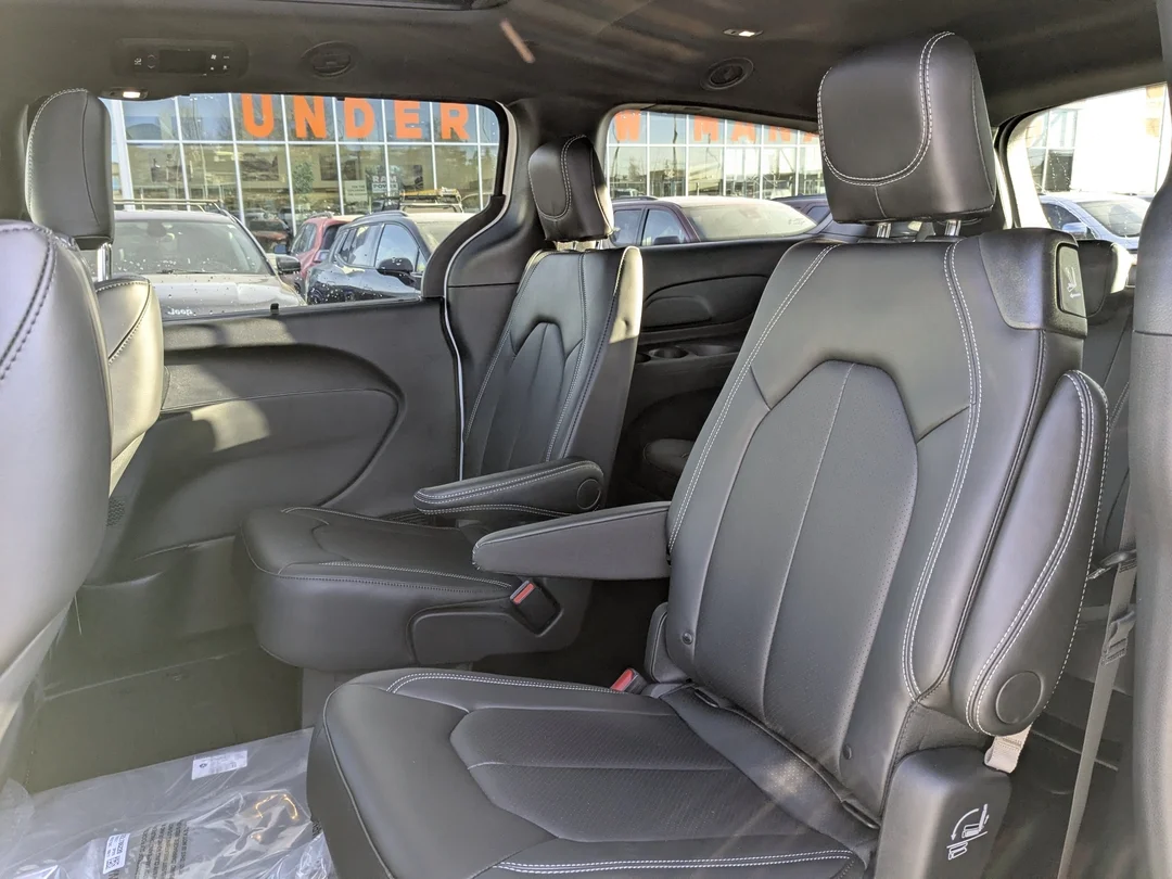 New 2026 White Chrysler Select - - FWD - Full Sunroof - S Appearance Package - 20 Foreshadow Wheels - Stow n Go & More! image 29