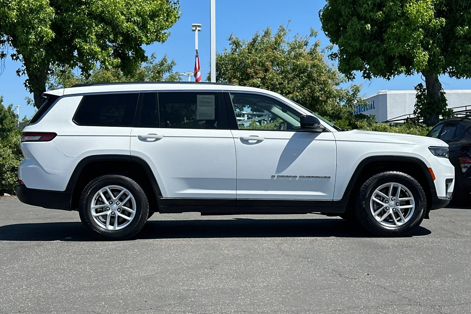 Used 2023 Bright White Clearcoat Jeep Laredo image 3