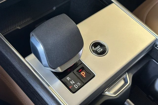 New 2026 Belgravia Green Land Rover SE image 21