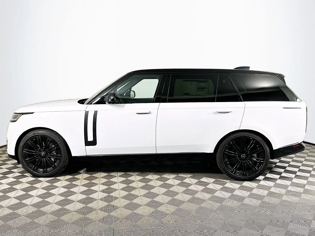 Certified Used 2025 Fuji White Land Rover SE image 8