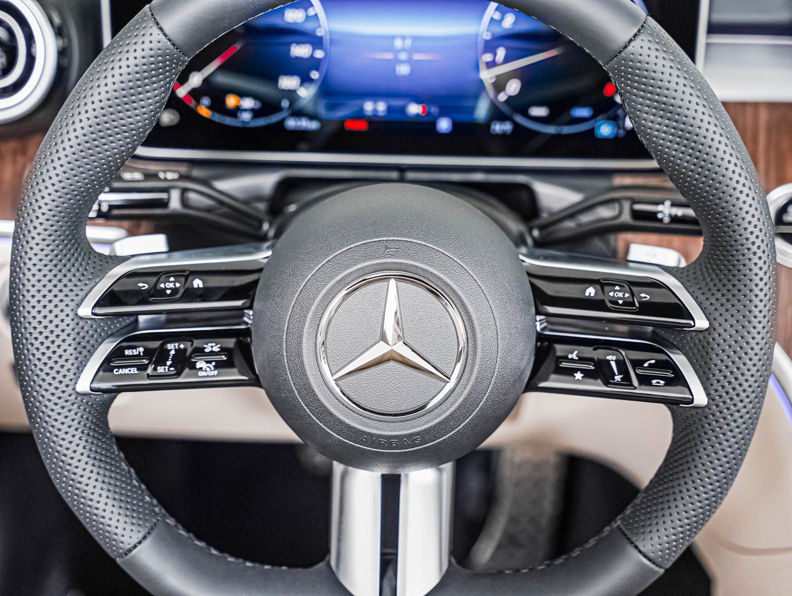 New 2026 Polar White Mercedes-Benz CLE 450 image 12
