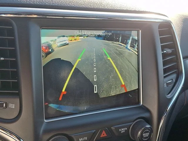 Used 2018 Gray Jeep Altitude image 17