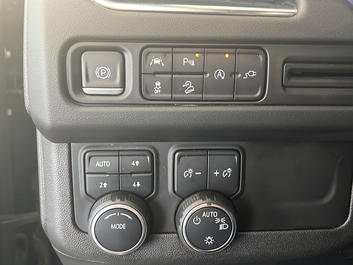 Used 2022 Black Chevrolet Z71 image 14