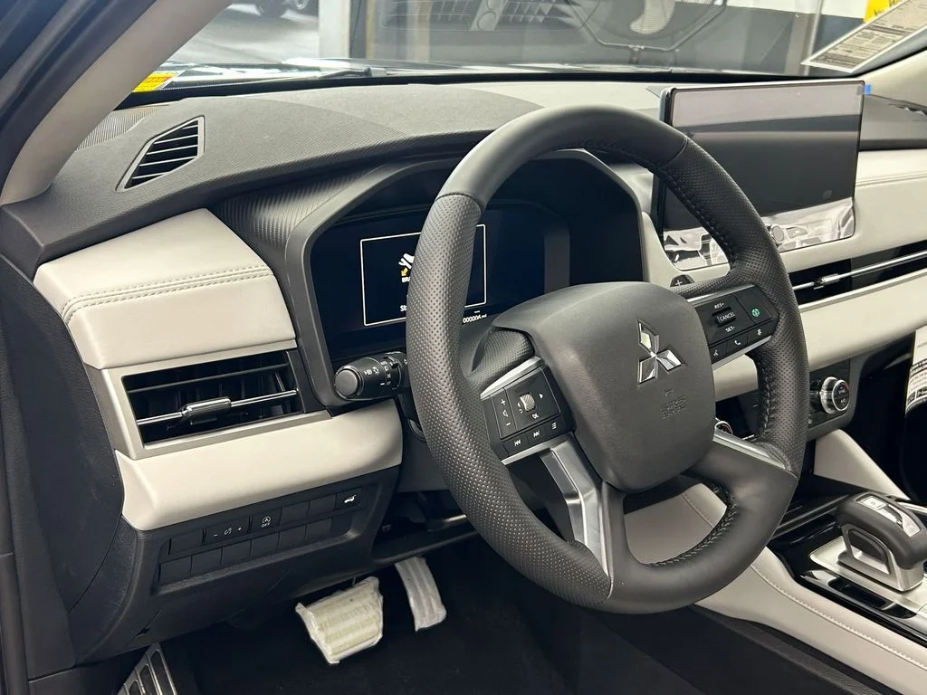 New 2026 Gray Mitsubishi SEL image 16