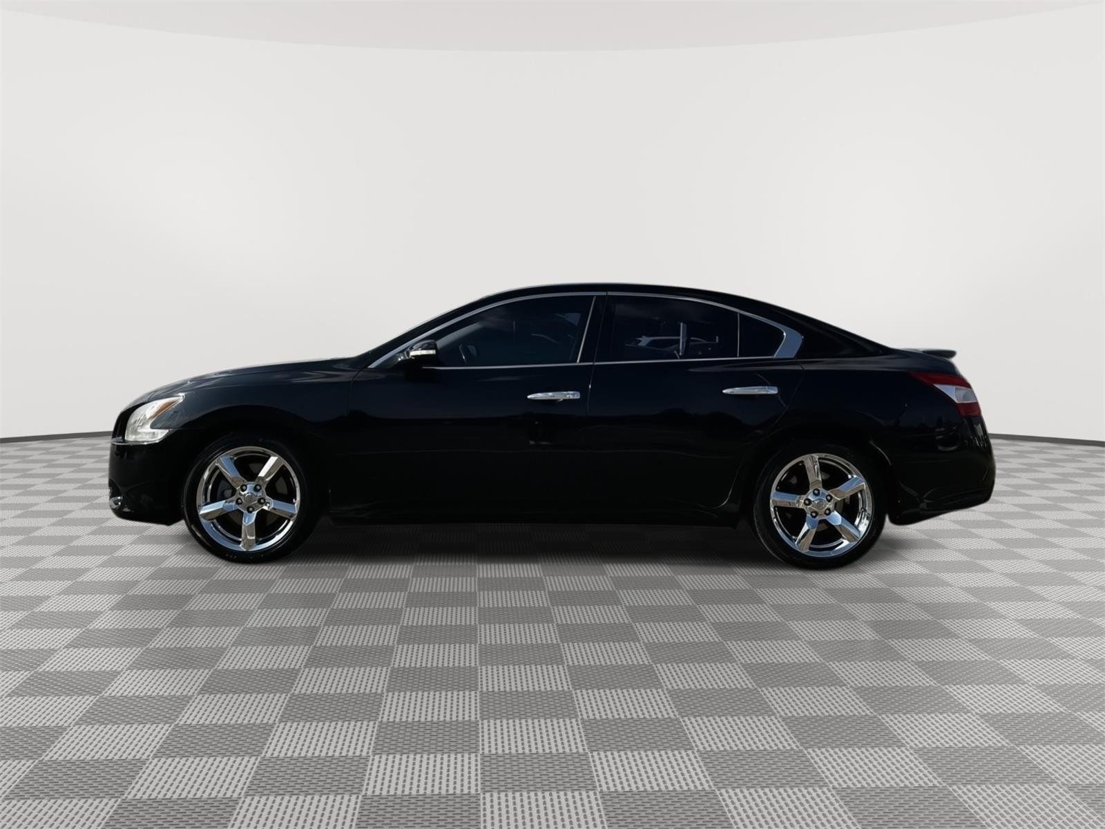 Used 2010 Super Black Nissan 3.5 SV w/Premium Pkg image 3