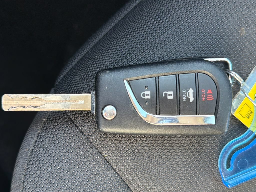 2025 Toyota Corolla LE - Photo 30