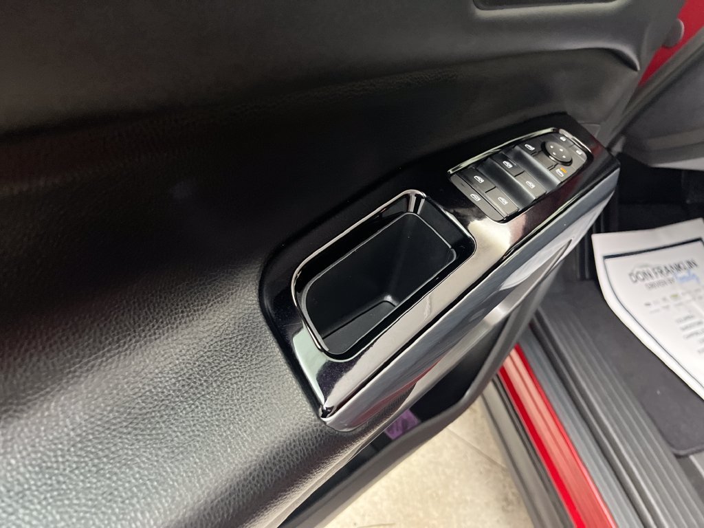 Used 2022 Red Nissan SL image 10