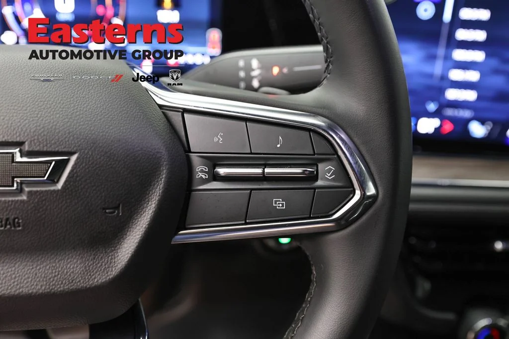 Used 2025 Gray Chevrolet Z71 image 17