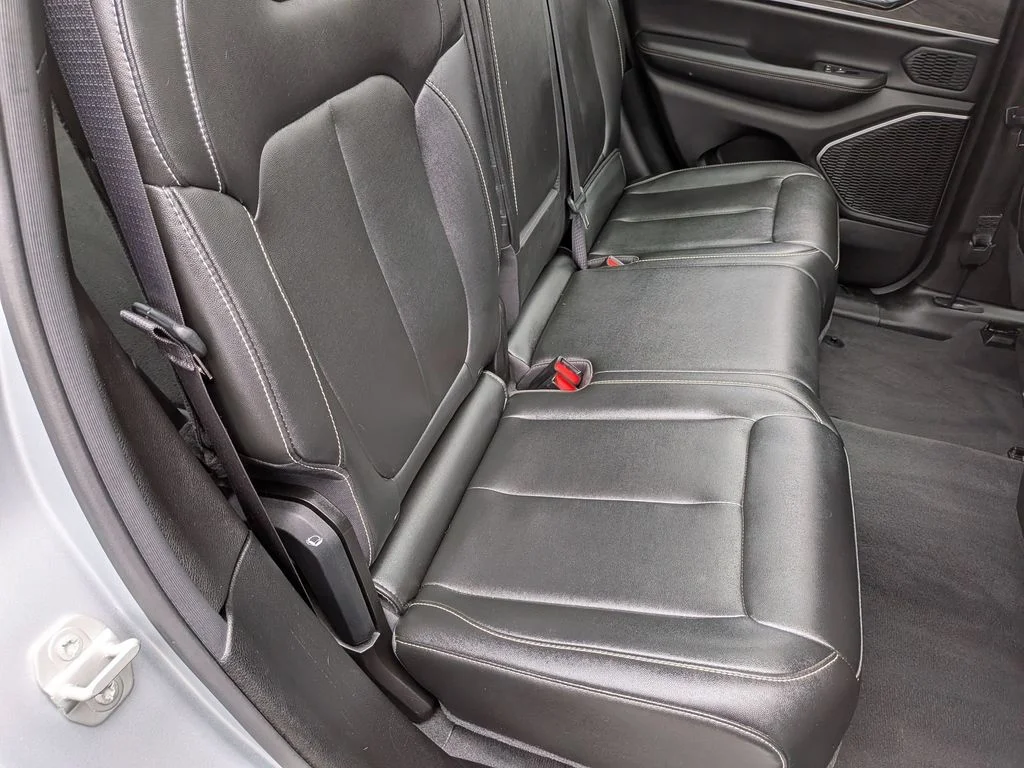 Used 2024 Silver Jeep 4xe image 28