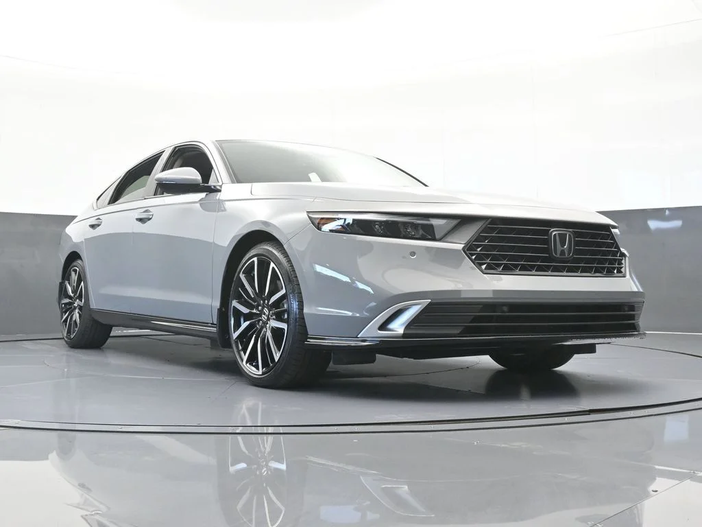 Used 2024 Solar Silver Metallic Honda Touring image 60