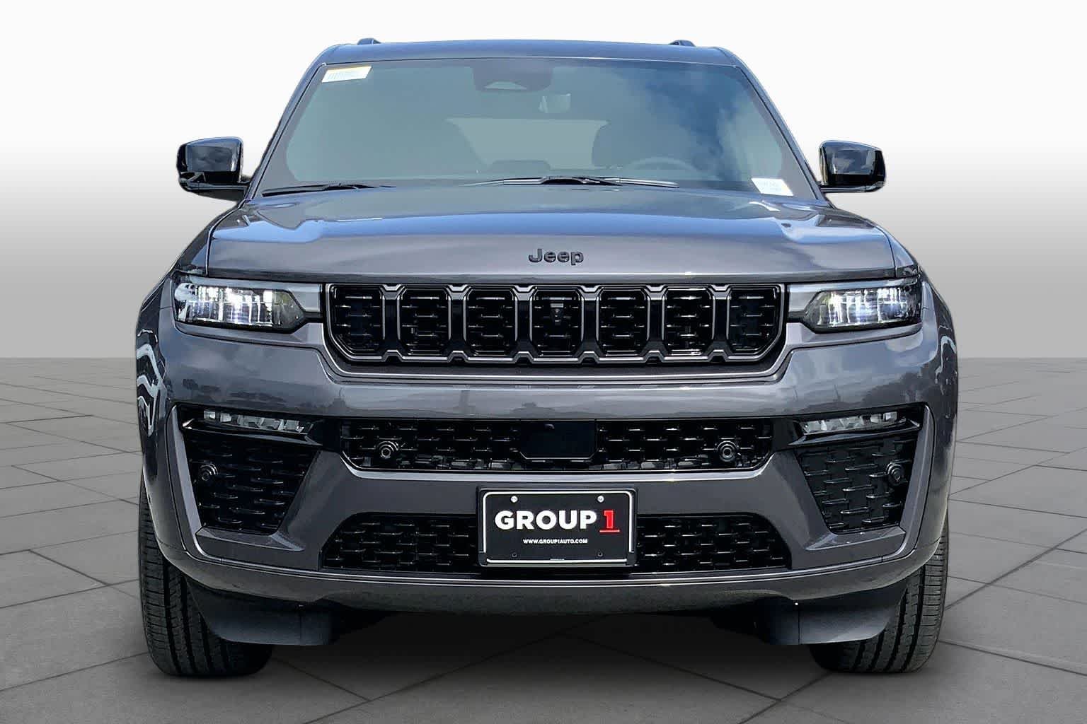 New 2026 Baltic Gray Metallic Clear-Coat Exterior Paint Jeep Limited Reserve image 3