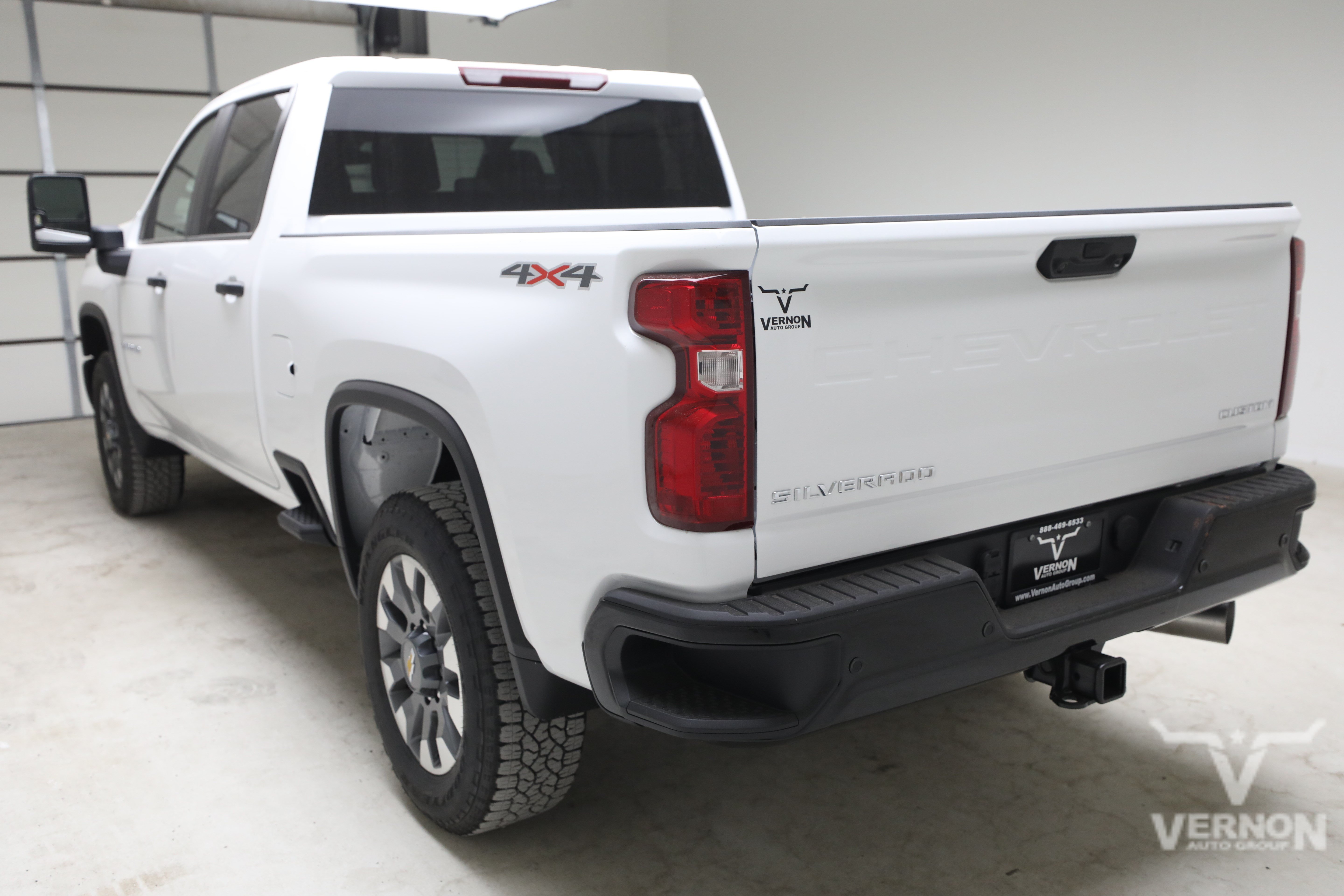 New 2026 Summit White Chevrolet N image 3