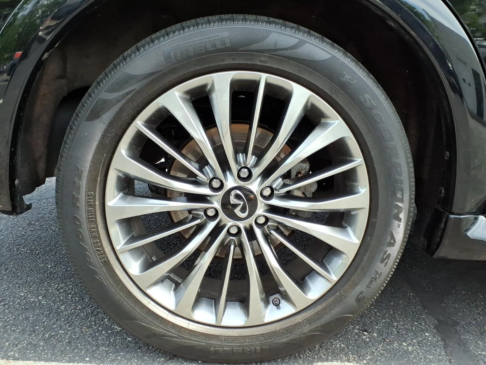 Used 2019 Black INFINITI LUXE image 10
