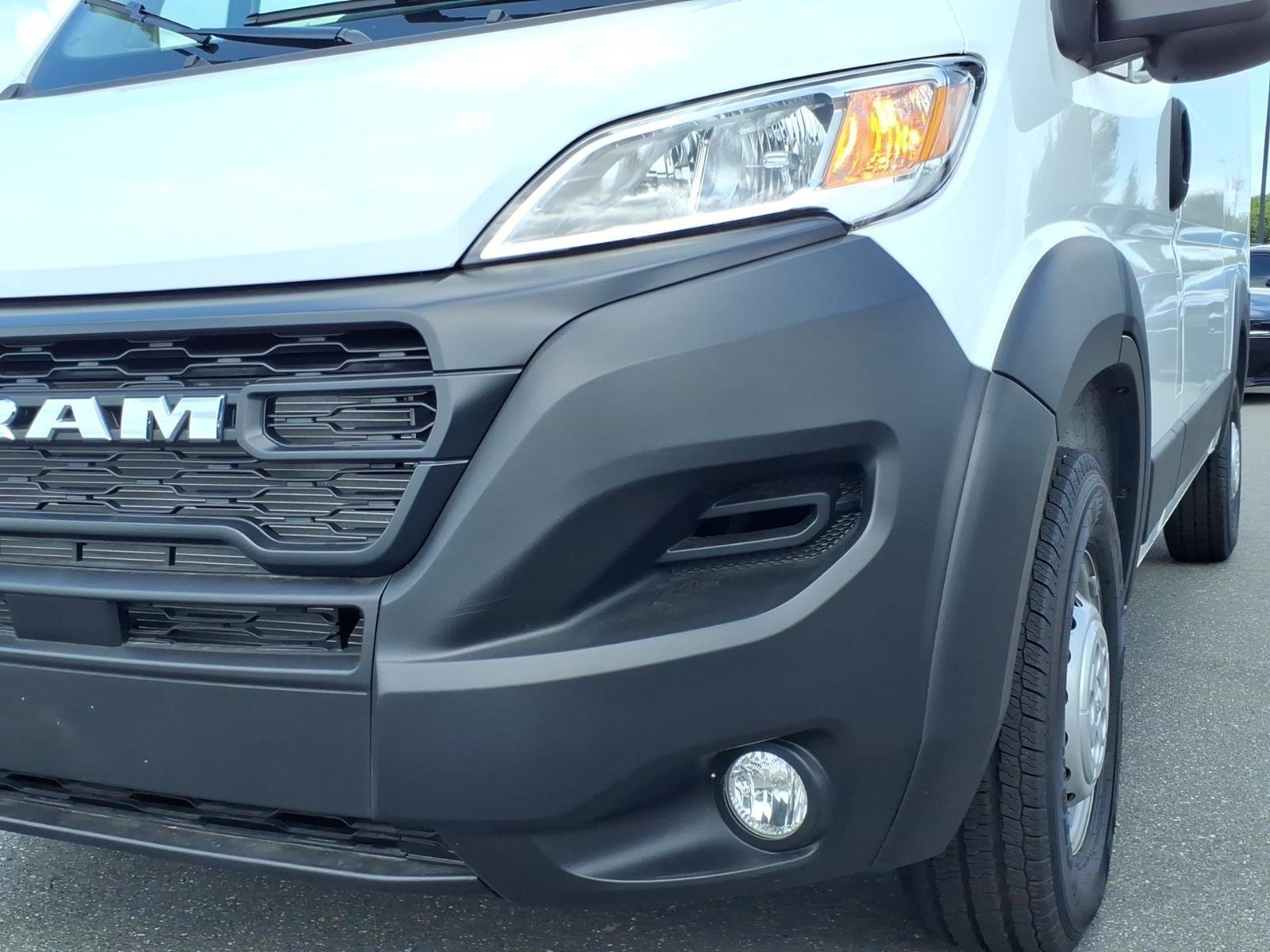 New 2026 Bright White Clear-Coat Exterior Paint RAM Tradesman image 15