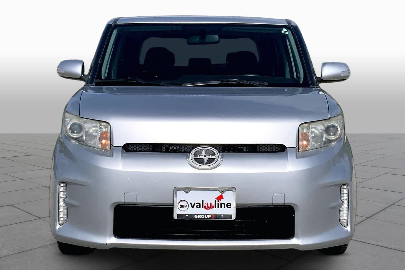 Used 2014 Classic Silver Metallic Scion  image 4