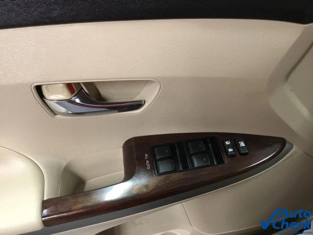 Used 2014 Black Toyota LE image 26